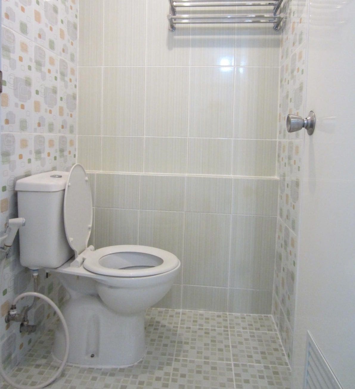 Jasa Pembuatan kamar mandi dengan keramik Lantai, Dinding, Pemasangan kloset, Pipa, dll - Nego Tukang